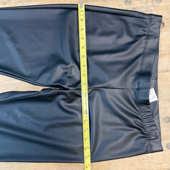 Fun Faux leather ankle length pant. Pull on. - Picture 5 of 7